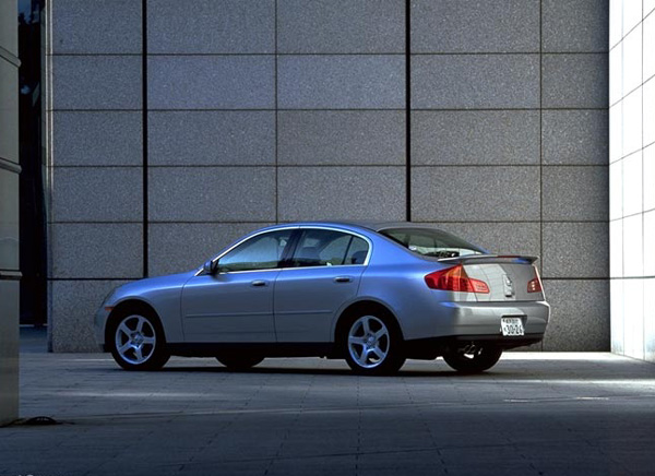 V35 Nissan Skyline Sedan Picture